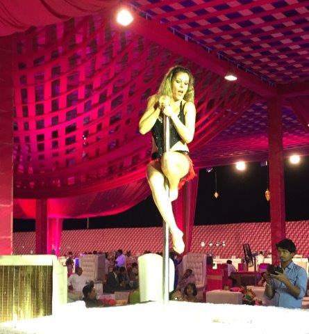 pole dancers act jaipur